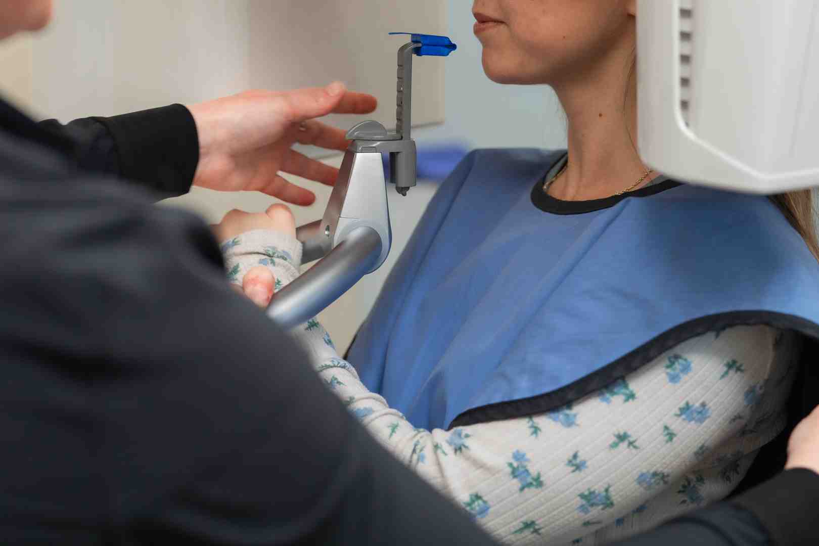 dental x-ray comparing healthy jawbone with bone loss - Jaw Bone Health